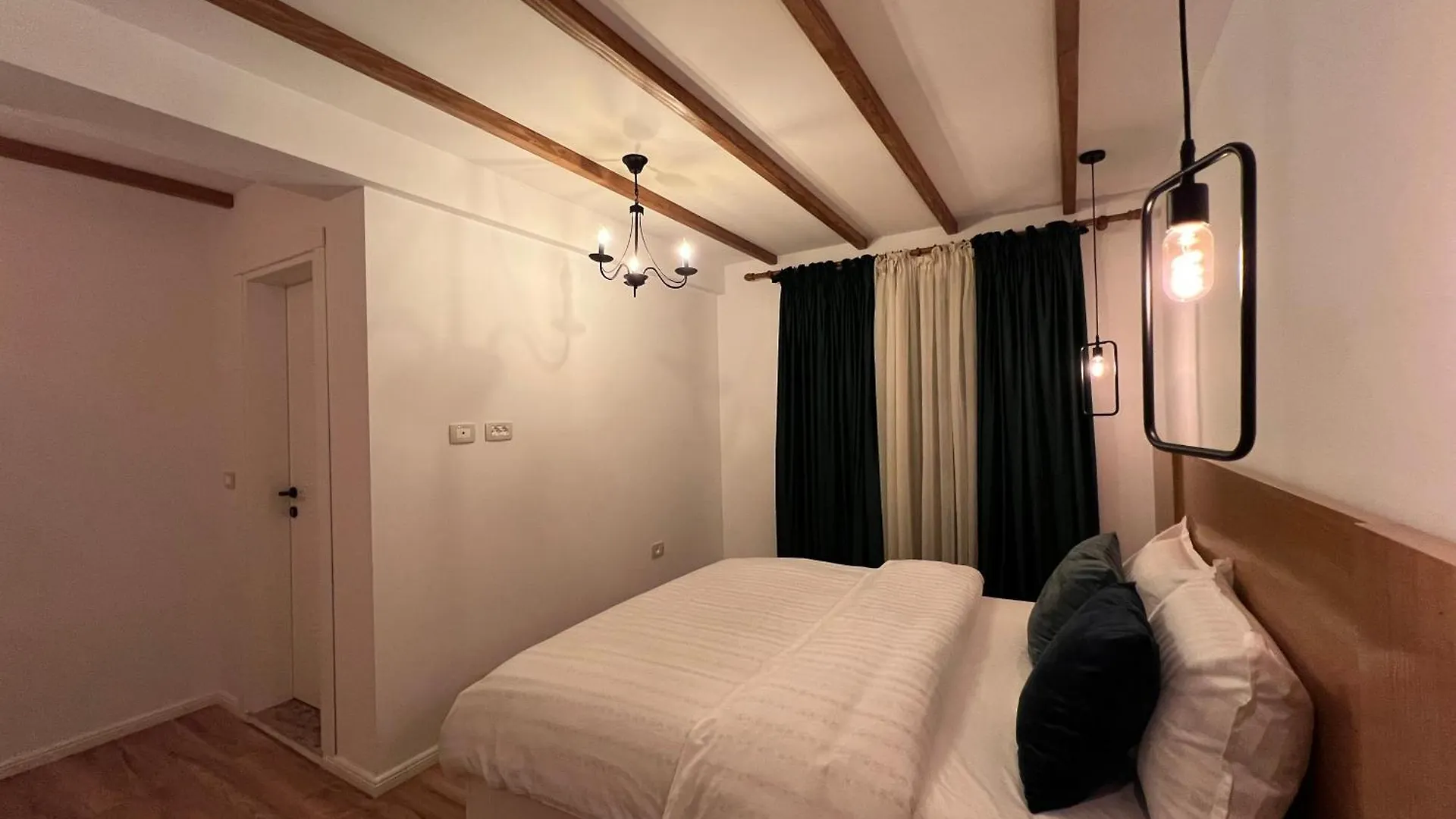 ***  Hotel Chestnut Hill à Bajram Curri Albanie