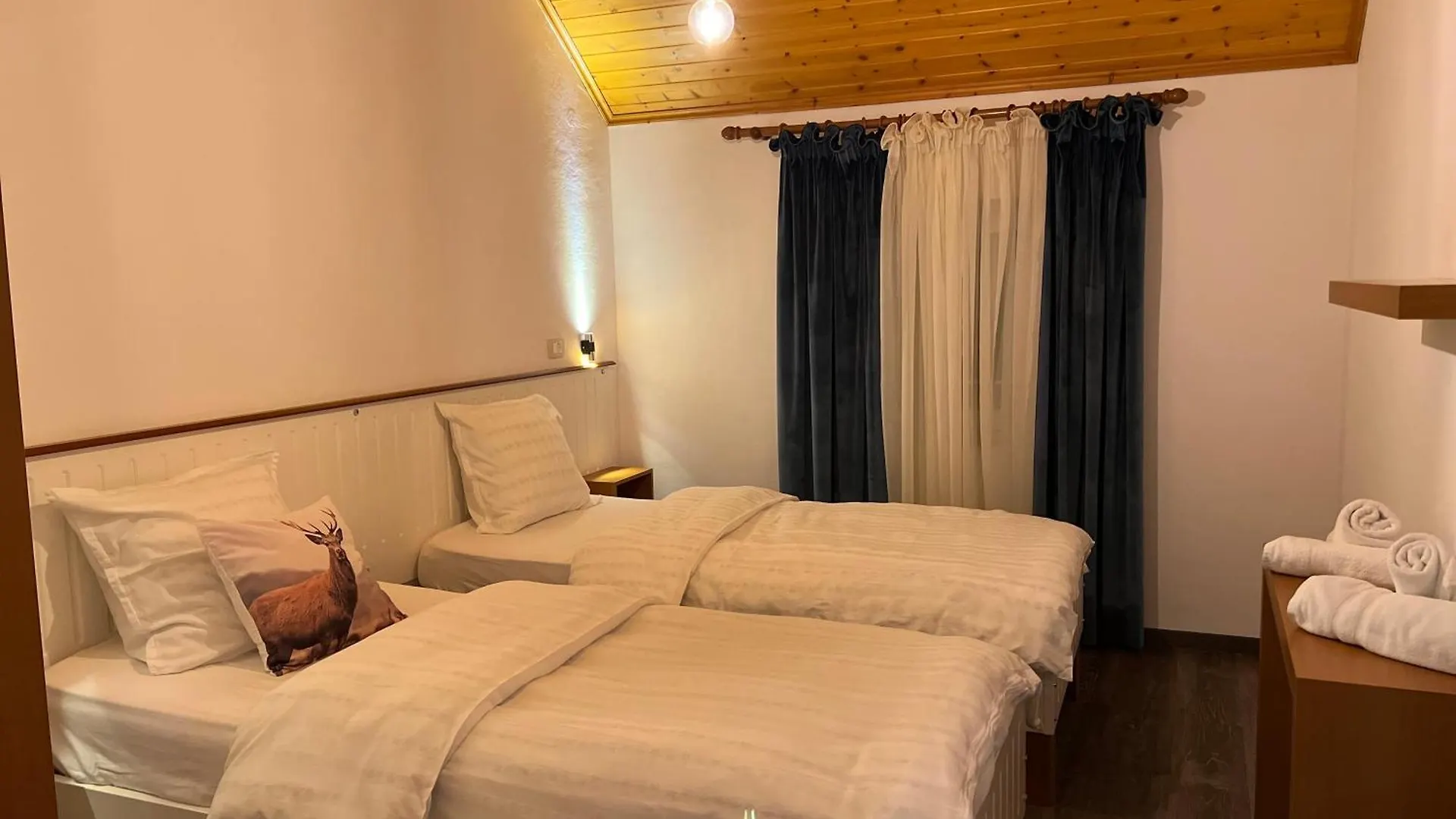***  Hotel Chestnut Hill à Bajram Curri Albanie